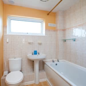 Bathroom first floor, Room to rent in The Silvers, Broadstairs